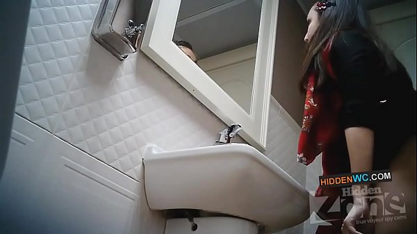Litšoantšo tse patiloeng tsa khamera ka phaposing ea ho hlapa ea basali (1)